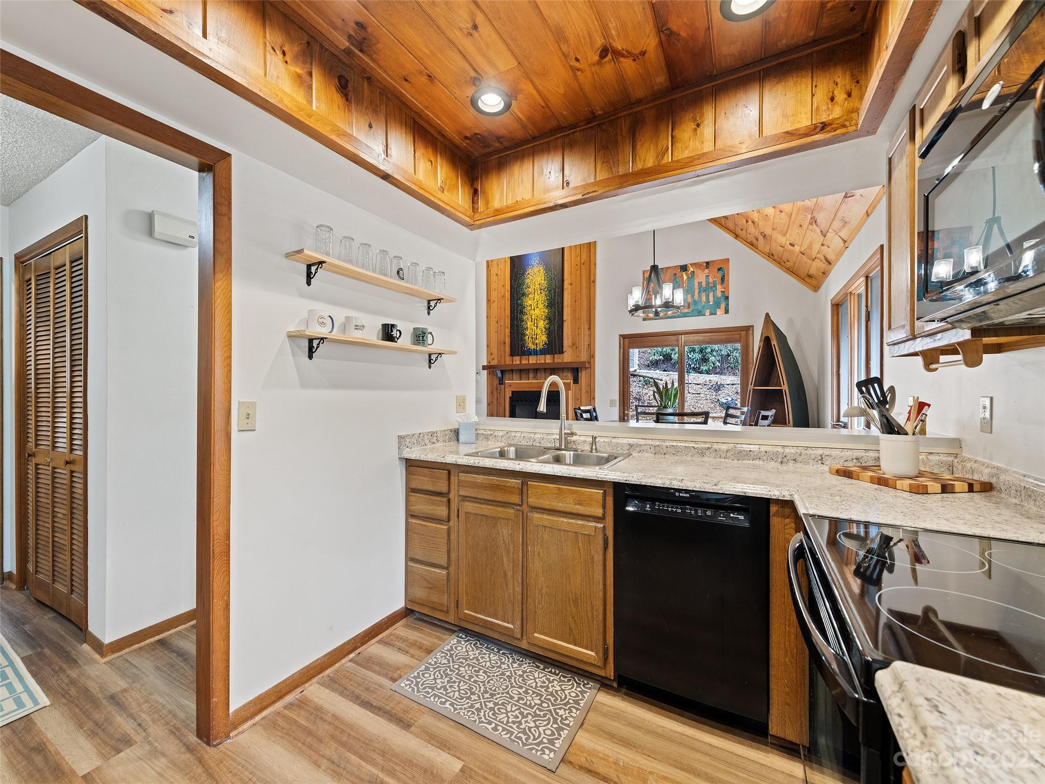 Creekside Villas - Residential