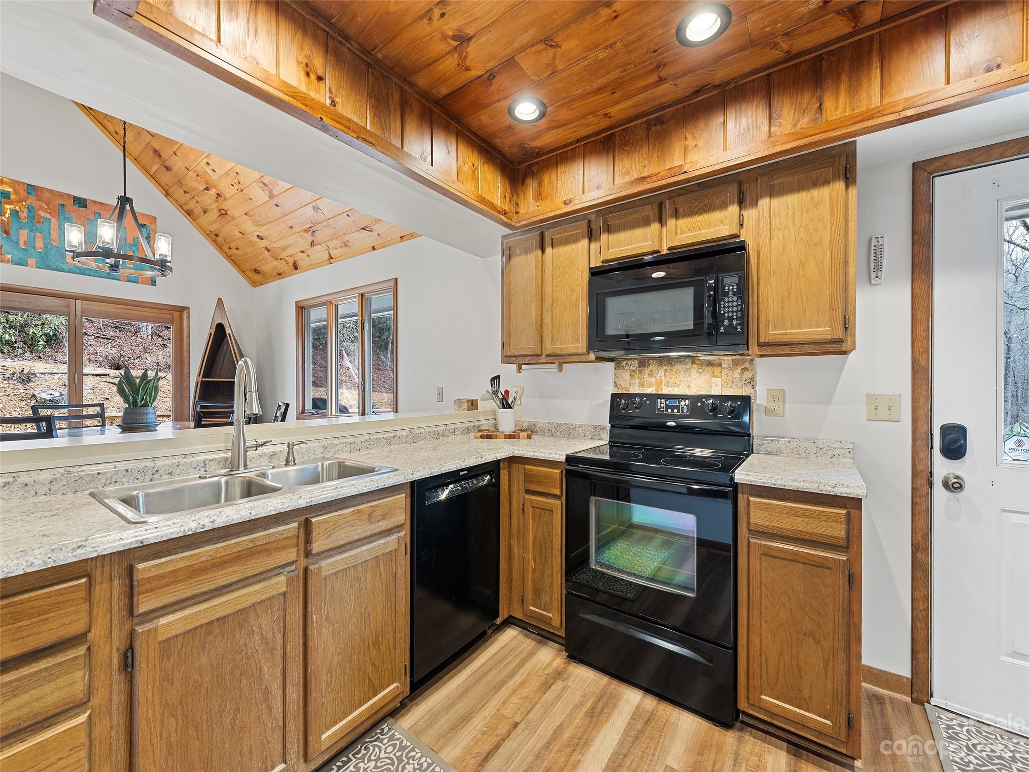 Creekside Villas - Residential