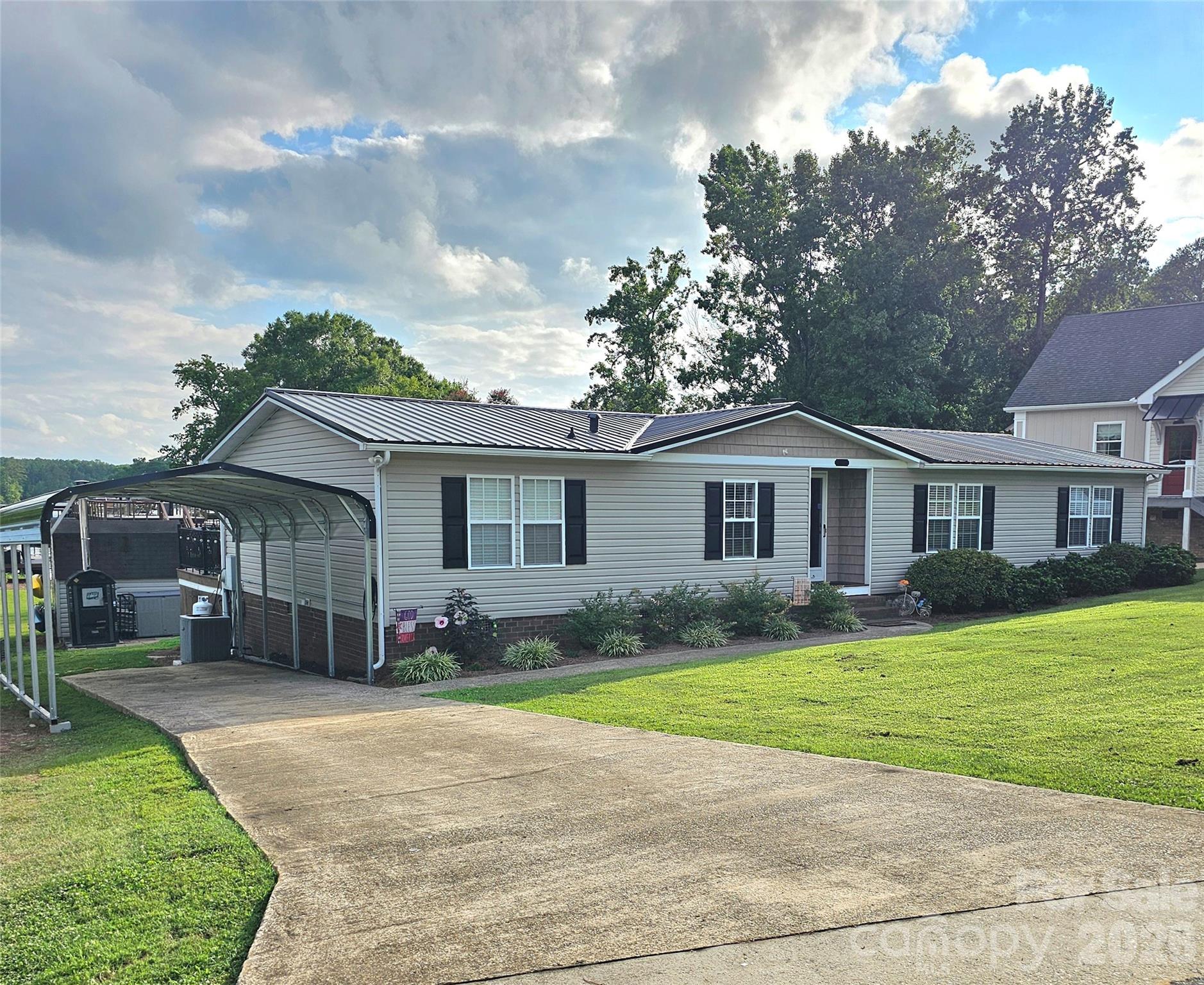 734 Pinehaven Drive