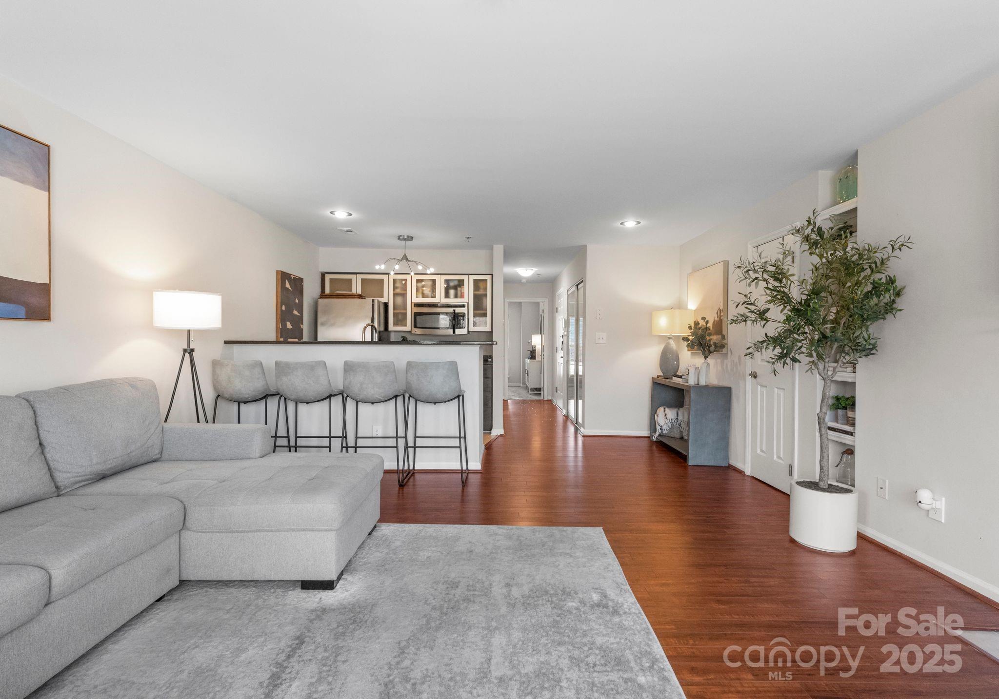 529 N Graham Street 2G