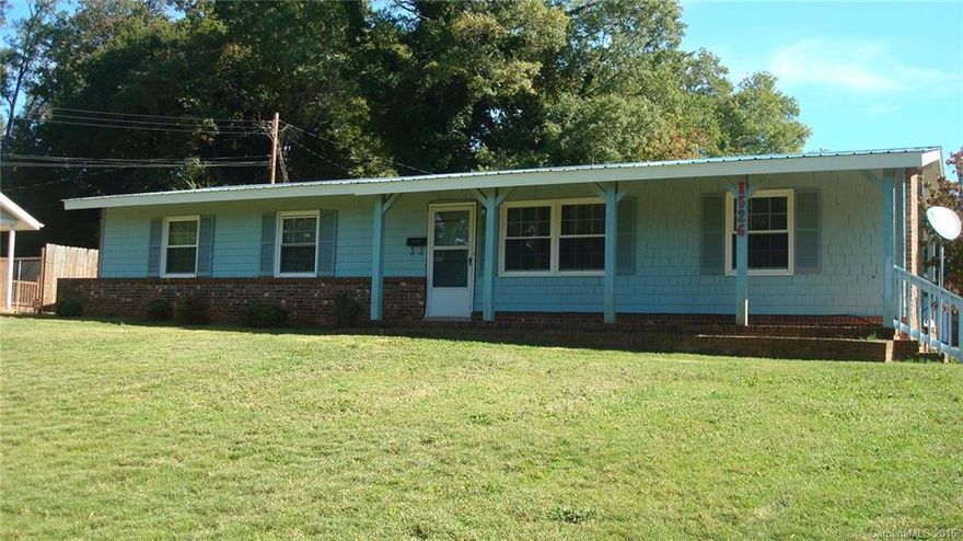 Great location, close to park, library, museum, old established area. Sit on the front porch, lots of charm and fenced back.
