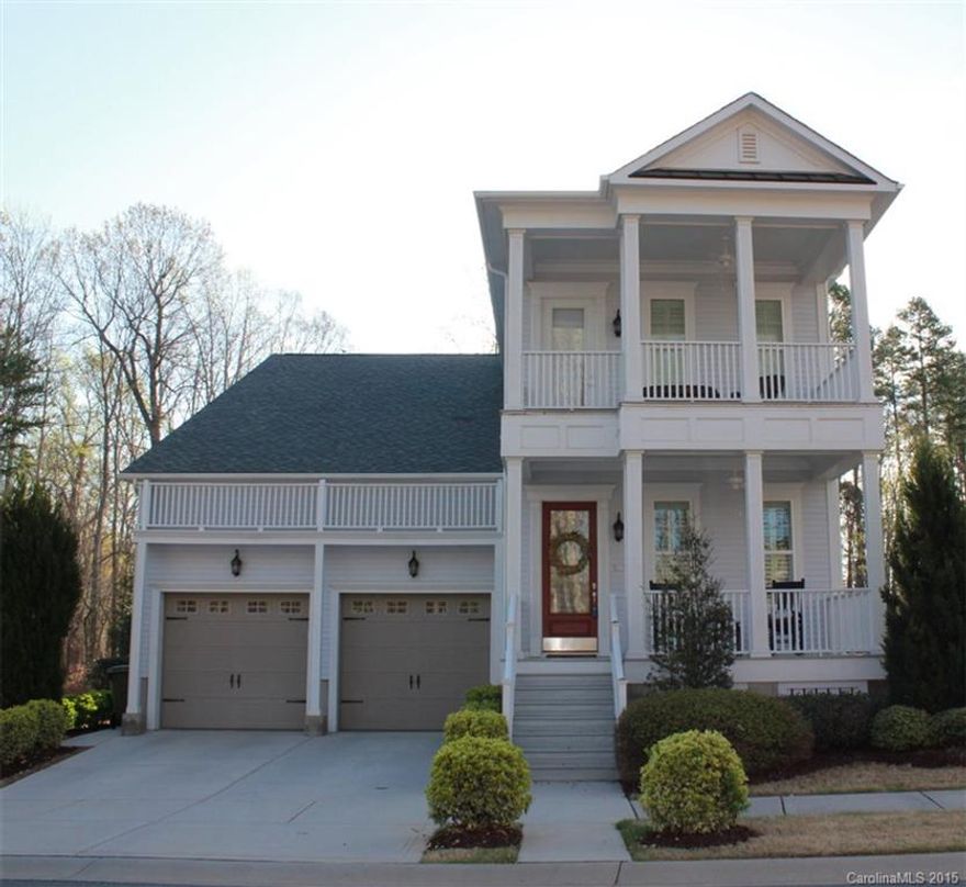 Awesome villa better than new w/casual & formal space, open flow layout w/main level master & Stainless steel appliances, gas stove, wall oven, granite counters, large island, hardwoods & crown molding thru out.  Owners added Charleston shutters, closet organizers, fence, newer carpet in MBR. Extra large cul-de-sac lot overlooking Springfields beautiful golf course. 3 porch areas - 1 screened.  Tankless water heater, granite counter baths and tiled floors. Great bonus rm & loft/bonus rm up