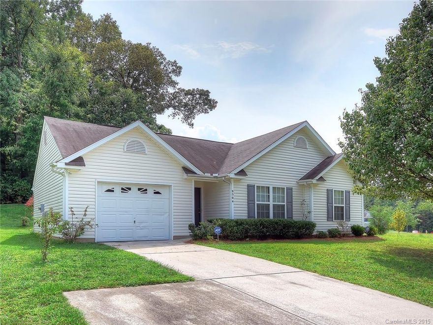 Motivated seller brings terrific opportunity in a great location! Ranch with an open floor plan backing up to a wooded area. Minutes away from Uptown Charlotte, I-485, and the airport! Fresh paint, spacious bedrooms, Vaulted Ceiling in the great room with a ceiling fan. Tray ceiling in the Master Bedroom. Charming layout waiting for its new owner!