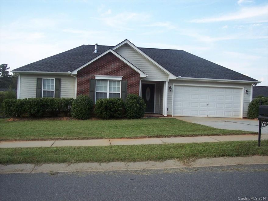 WONDERFUL ONE OWNER RANCH IN MOVE-IN CONDITION! CONVENIENT TO INTERSTATE. ALL APPLIANCES CONVEY. 2 CAR GARAGE, GOOD CLOSET & STORAGE, SOUGHT AFTER UNION CO. SCHOOLS. GREAT ROOM W/VAULTED CEILING & GAS FIREPLACE. TREY CEILING IN MASTER. OPEN FLOOR PLAN.