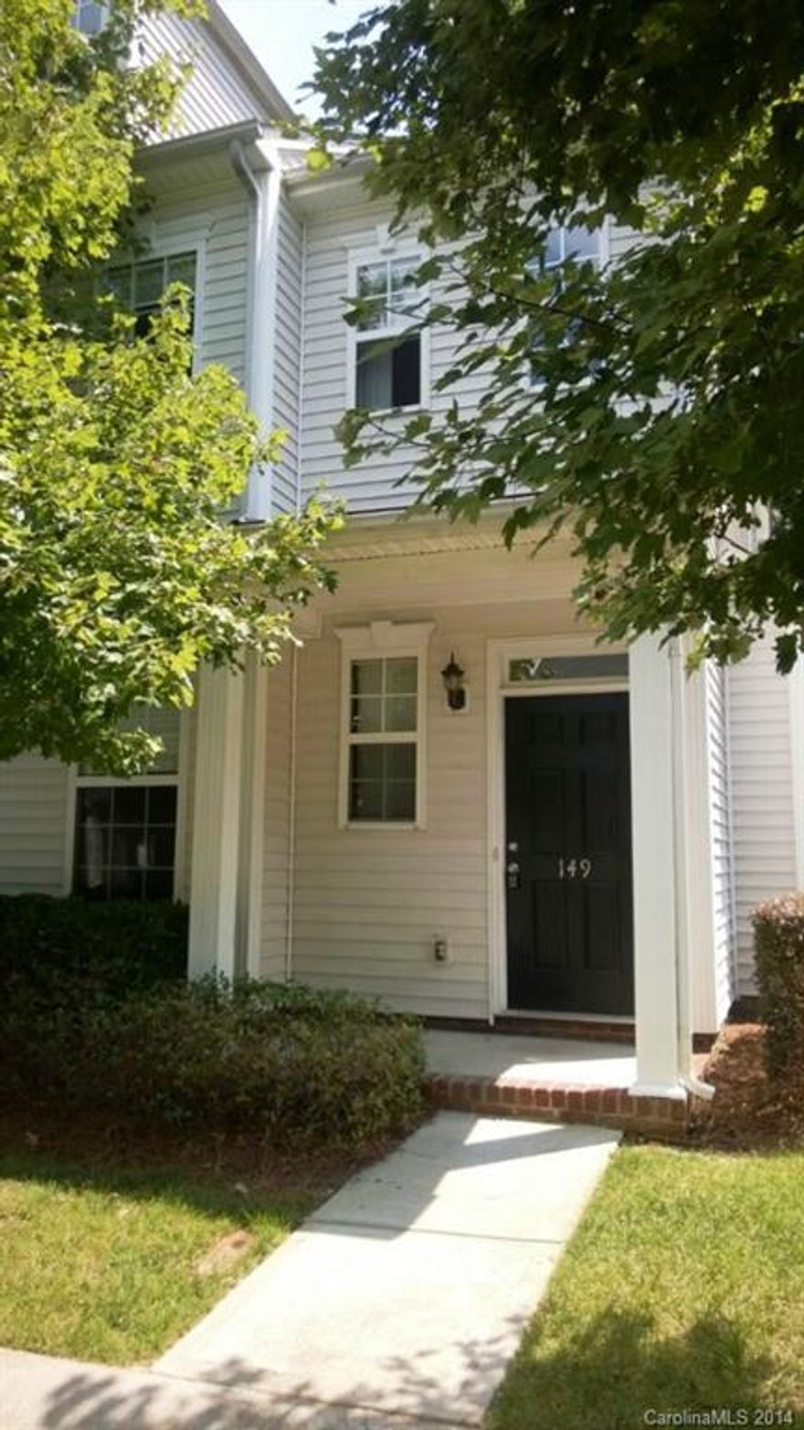 Great 3 bedroom 2.5 bathroom end-unit townhome in Regent Park.  Open living area downstairs.  Great room has a beautiful stone veneer fireplace with gas logs.  Nice appliances in the eat-in kitchen.  All bedrooms are upstairs.  Master has large walk-in closet.  Large patio and storage closet on back of unit.