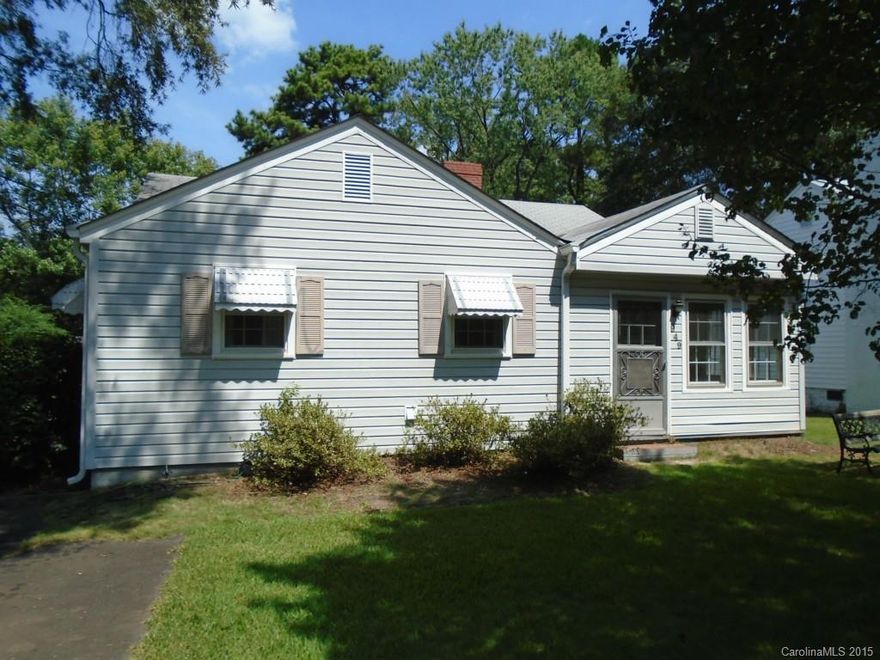 Nice Vinyl Sided Ranch Home located in The Heights-3 Bedrooms and 2 Baths-approximatley 1781 heated SQFT & 116 unheated SQFT-located just minutes from Winthrop University-2 Living Areas, 2 Dining Areas, & Wonderful Sunroom- 2 Bedrooms with Jack & Jill Shared Bath-Gas Heat-Detached Storage Building-Asphalt Driveway.