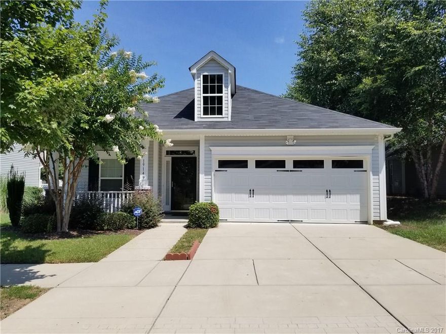 Wonderful well maintained ranch home in the Reserve section of Heritage Green! Spacious kitchen w/granite counter tops, maple cabinets, Breakfast bar & Stainless Sink. Large pantry, Living room w/ cathedral ceilings & gas fireplace. Large master bedroom w/tray ceilings, master bath has over sized walk-in shower w/bench seat! Rocking chair front porch, covered back patio w/vinyl privacy fenced yard & 7 month old Heat Pump. Refrigerator, washer & dryer convey with the sale.