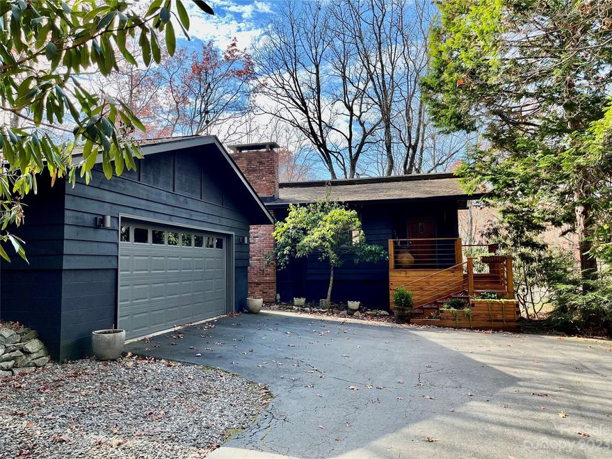 A beautiful home with a very private setting in Sherwood Forest, built in 1970.  Well maintained 3 br, 2 baa home w/ a great room, open kitchen and dining area, a fireplace, 2 propane powered gas fireplaces, and a screened in porch.  The gracious, large primary bedroom is on main level; and the other two bedrooms and one bath are on the lower level along with a second great room.  In addition to the wood burning fireplace, the house has two propane fired fireplaces (one on the main floor and the other on the lower level).  The lower level also has a covered porch.  The house has a two car garage with lots of storage.  Green Area adjoins the right hand side of the house and the back side, insuring continued privacy.  Built in Sherwood Forest, an audubon community, it has 5 lakes, 25 miles of walking trails, swimming pool, golf course, tennis courts and more.  The HOA is self-governed w/ volunteer management.  Please measure for exact square dimensions of rooms.  Call agent now to show.