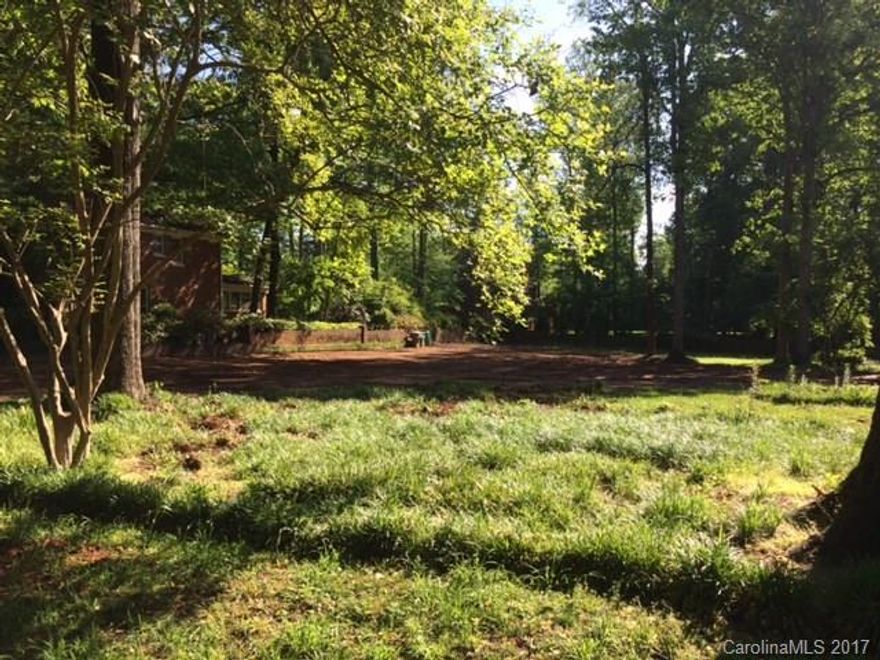 Wonderful homesite in desirable Foxcroft! 
Beautiful lot with mature landscape. Great opportunity to build your dream home.
Lot can be purchased or custom home built with HHC Development.
Plans available upon request. Inquire with listing agent.