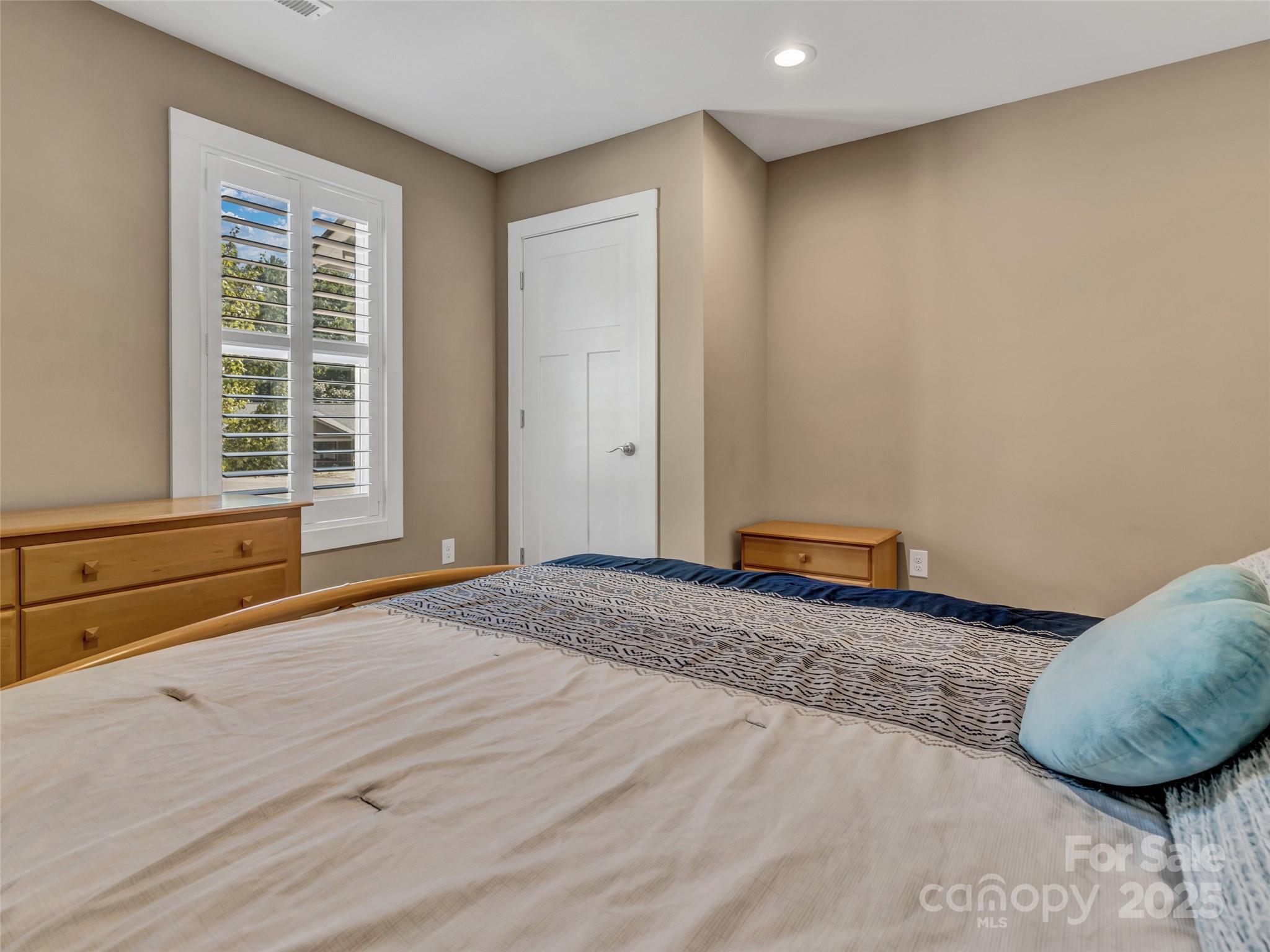 Honeycrisp - Residential