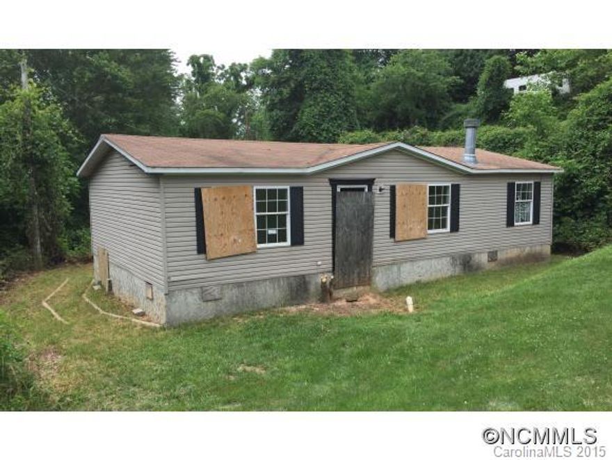 This 3 bedroom, 2 bath home conveniently located to downtown Asheville, and minutes to UNCA.  Schedule your viewing today, this is a HomePath property