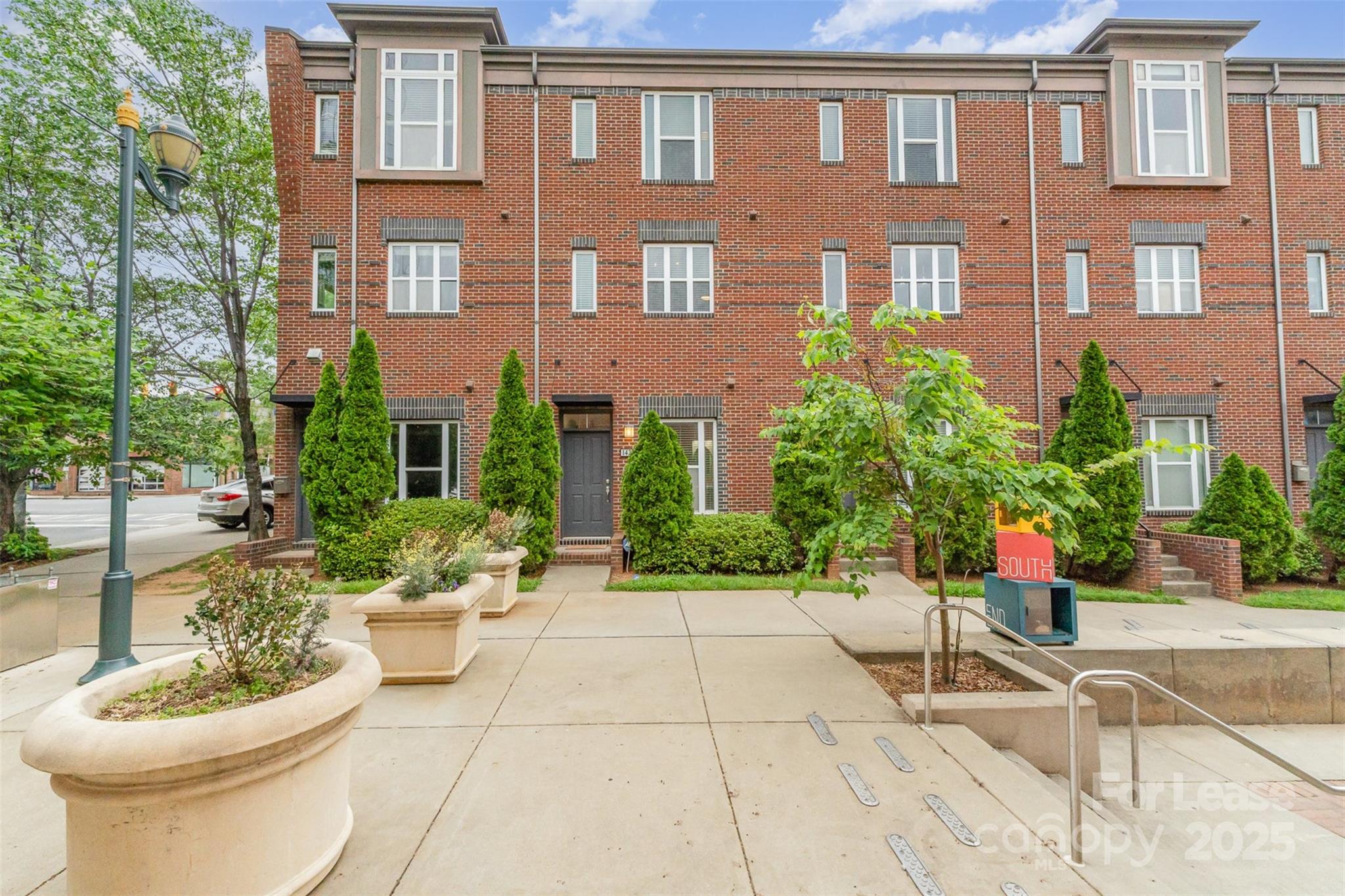 Charlotte, North Carolina 28203, United States, 3 Bedrooms Bedrooms, ,4 BathroomsBathrooms,Residential,Active,101597