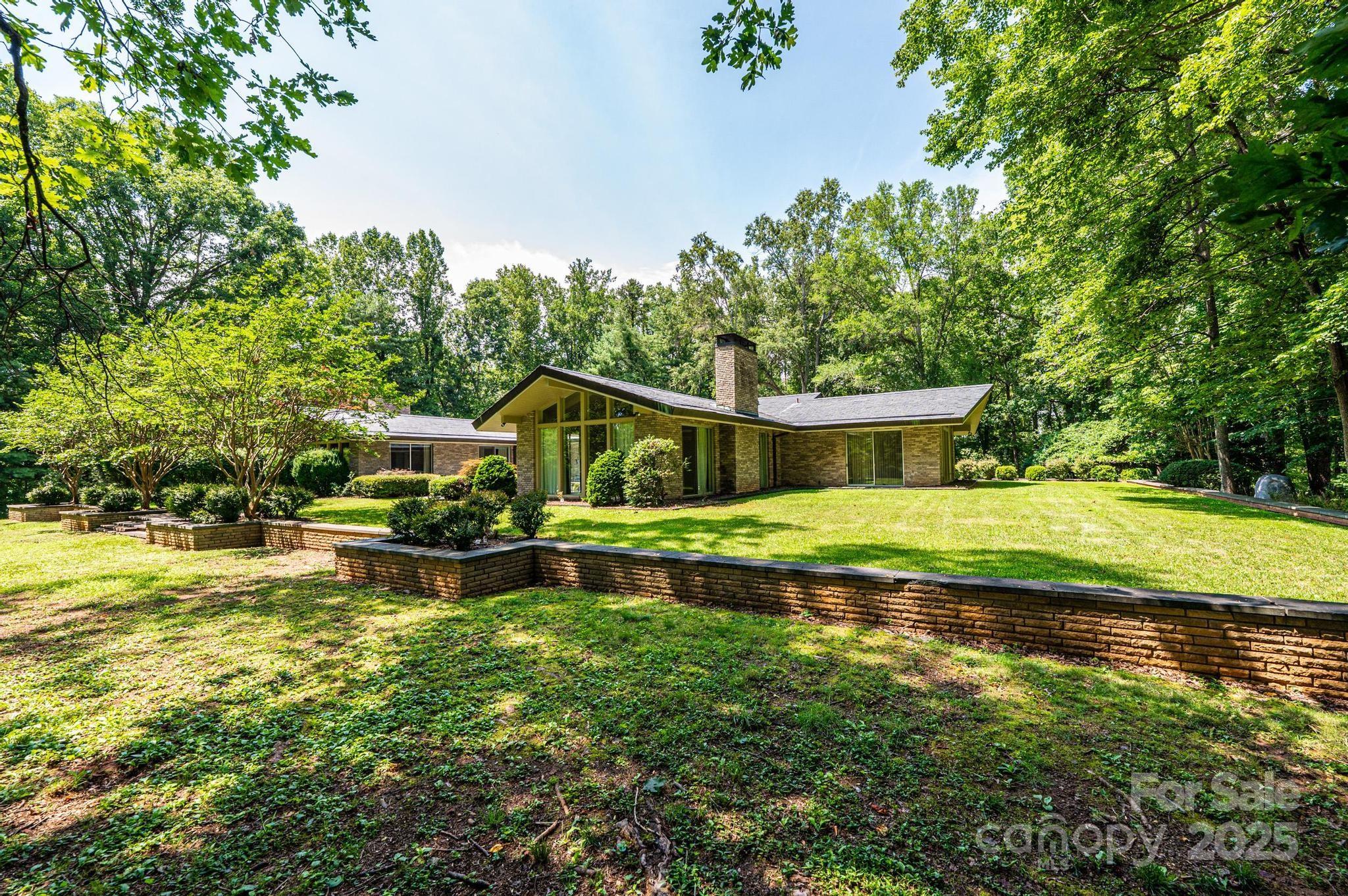 153 Hillhaven Place SE