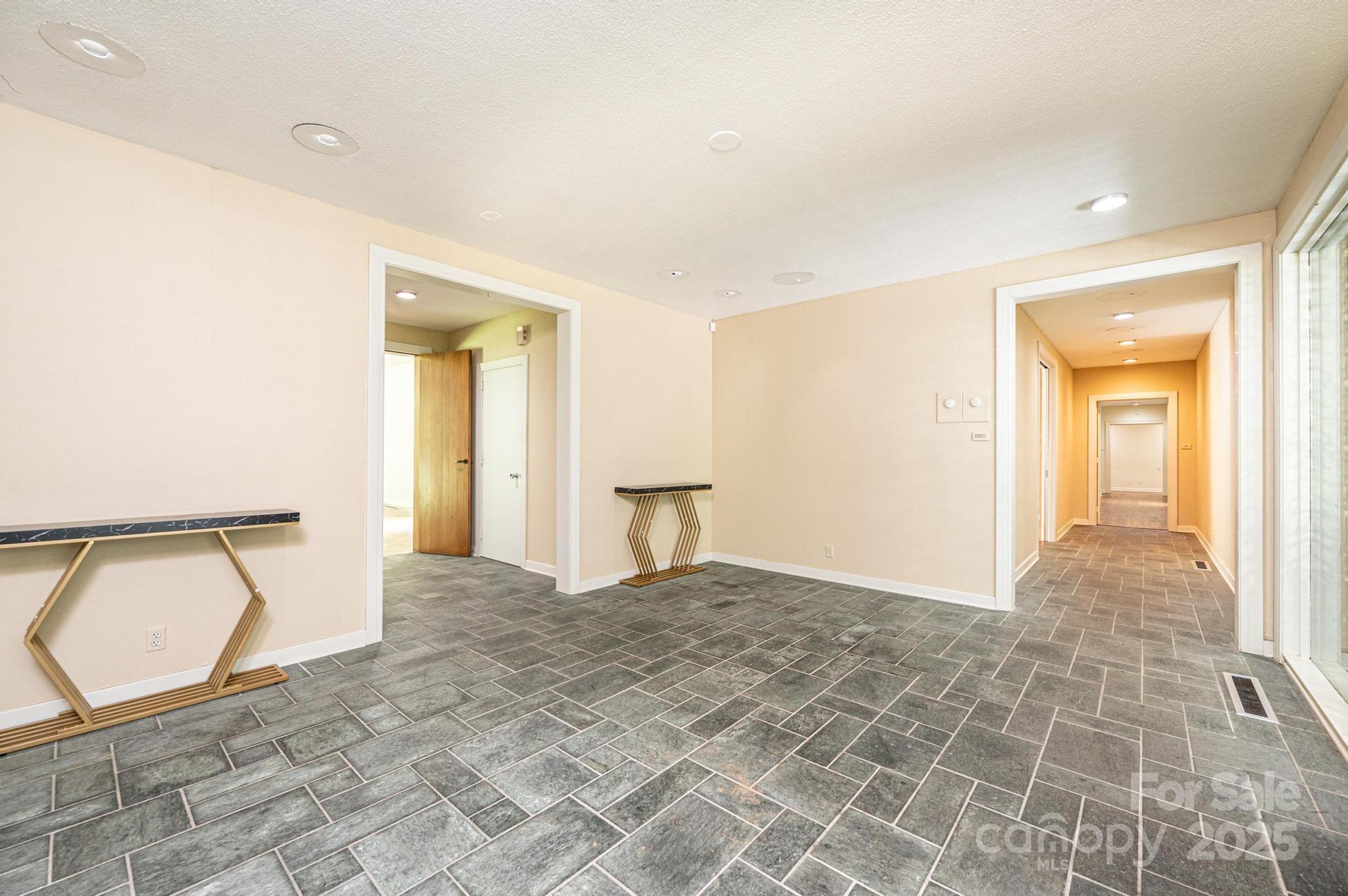 153 Hillhaven Place SE