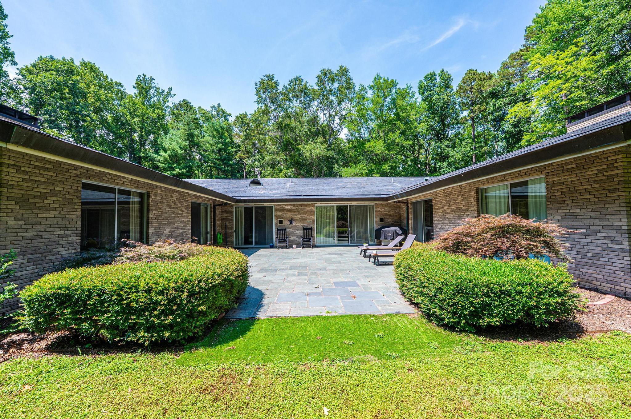153 Hillhaven Place SE