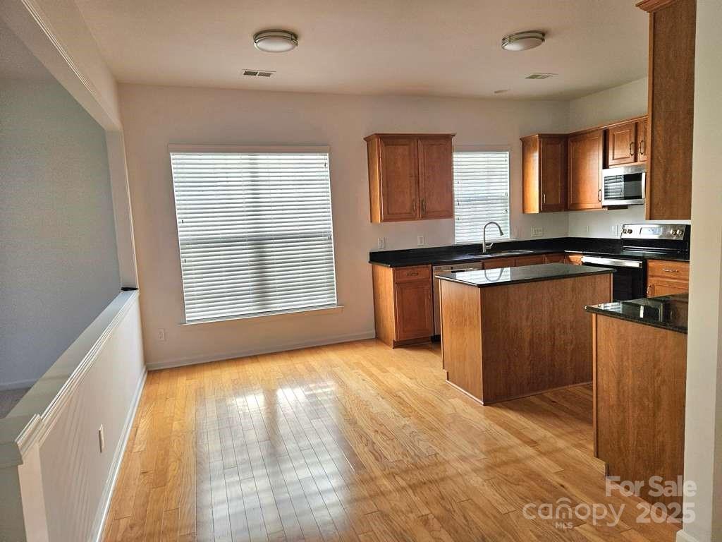 6423 Ridgeview Commons Drive