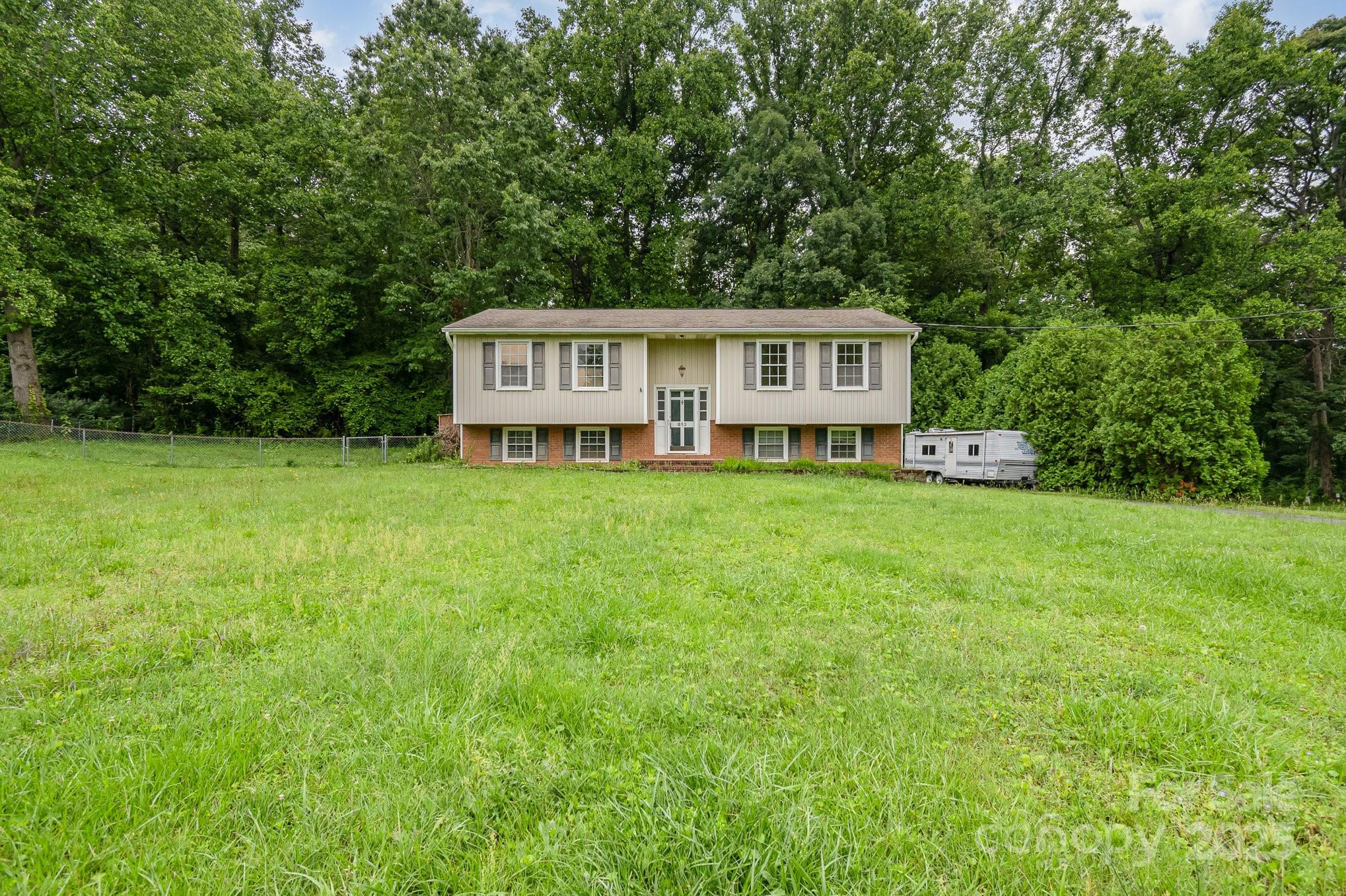 813 Gallant Court