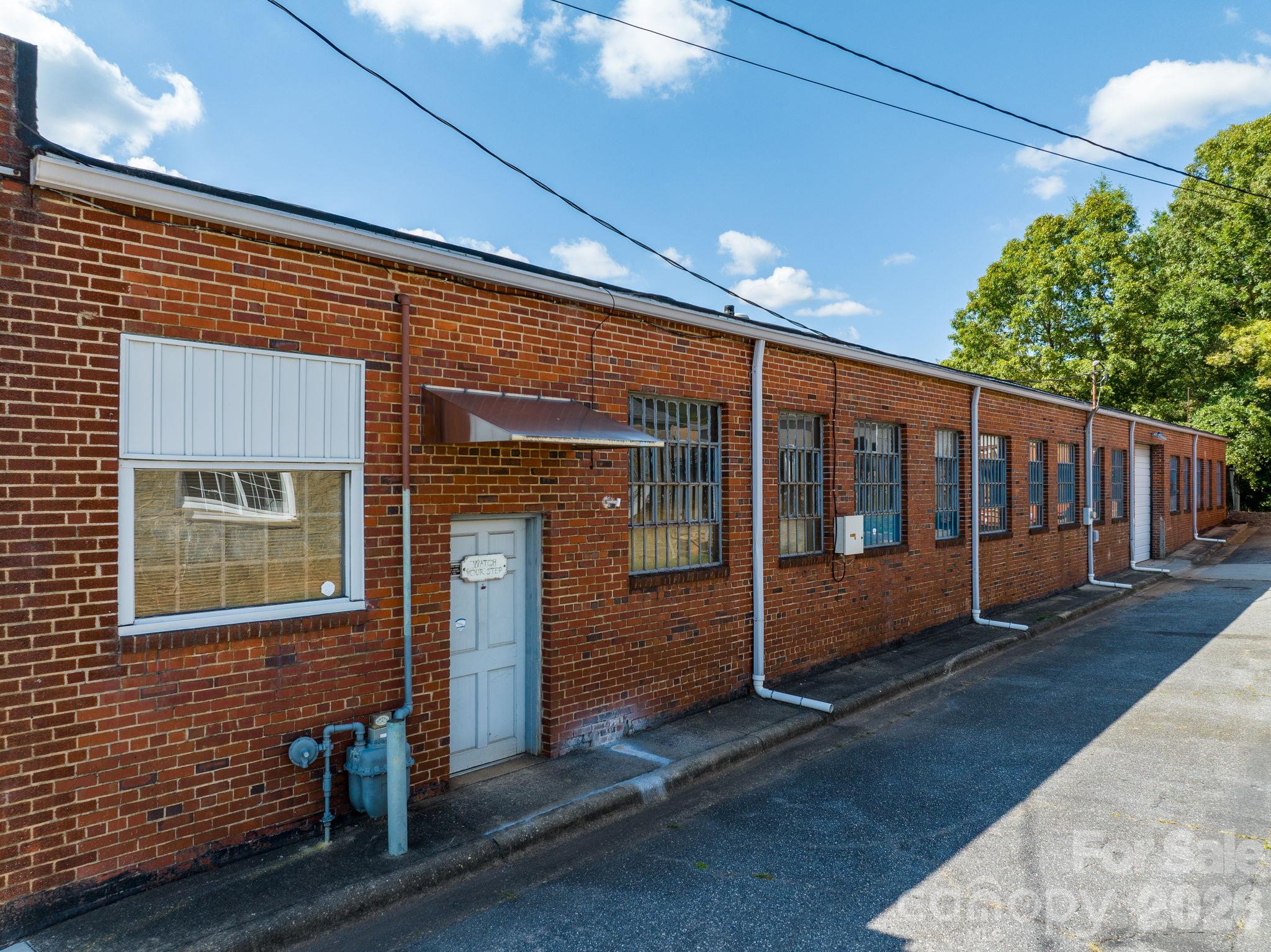 313 Main Avenue NE