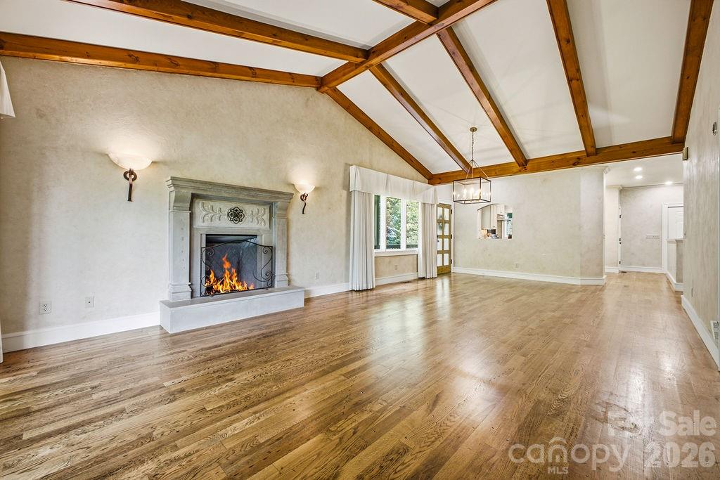 2204 E Cumming Woods Lane