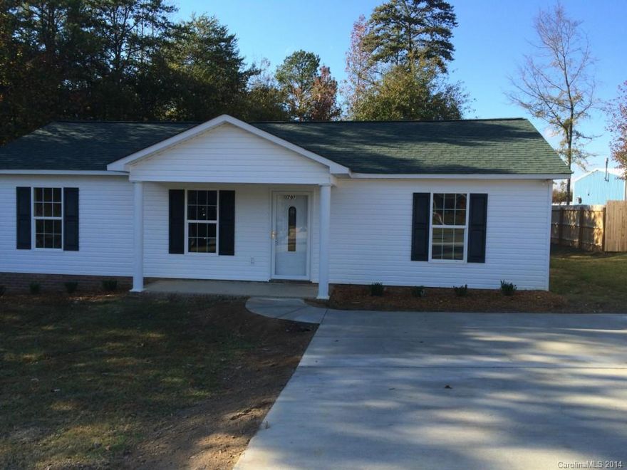 BEAUTIFUL 3 BR 2 BATH NEW CONSTRUCTION HOME, LOW MAINT. CEILING FANS IN ALL BEDROOMS, USDA APPROVED, HOME WARRANTY!