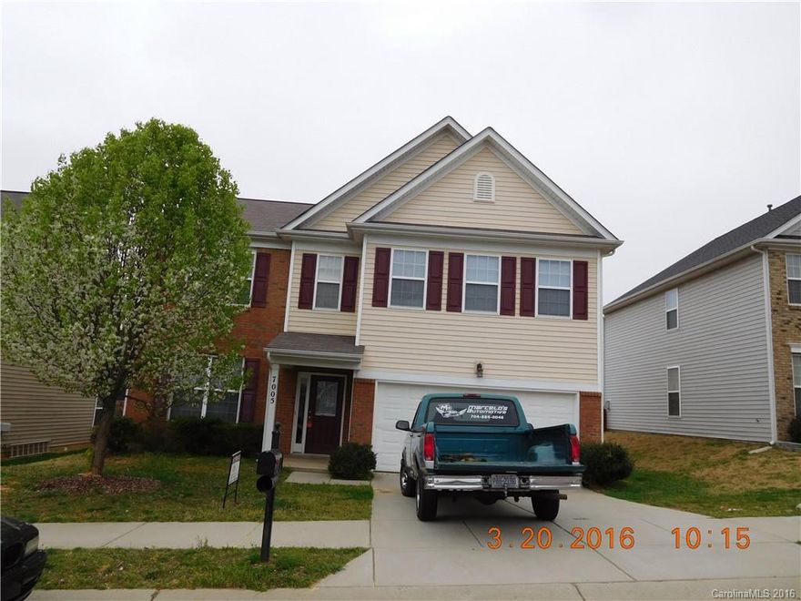 This property is located in a great location and is in great condition. The yard is level and very spacious. The loft upstairs adds additional living space for all that you need.