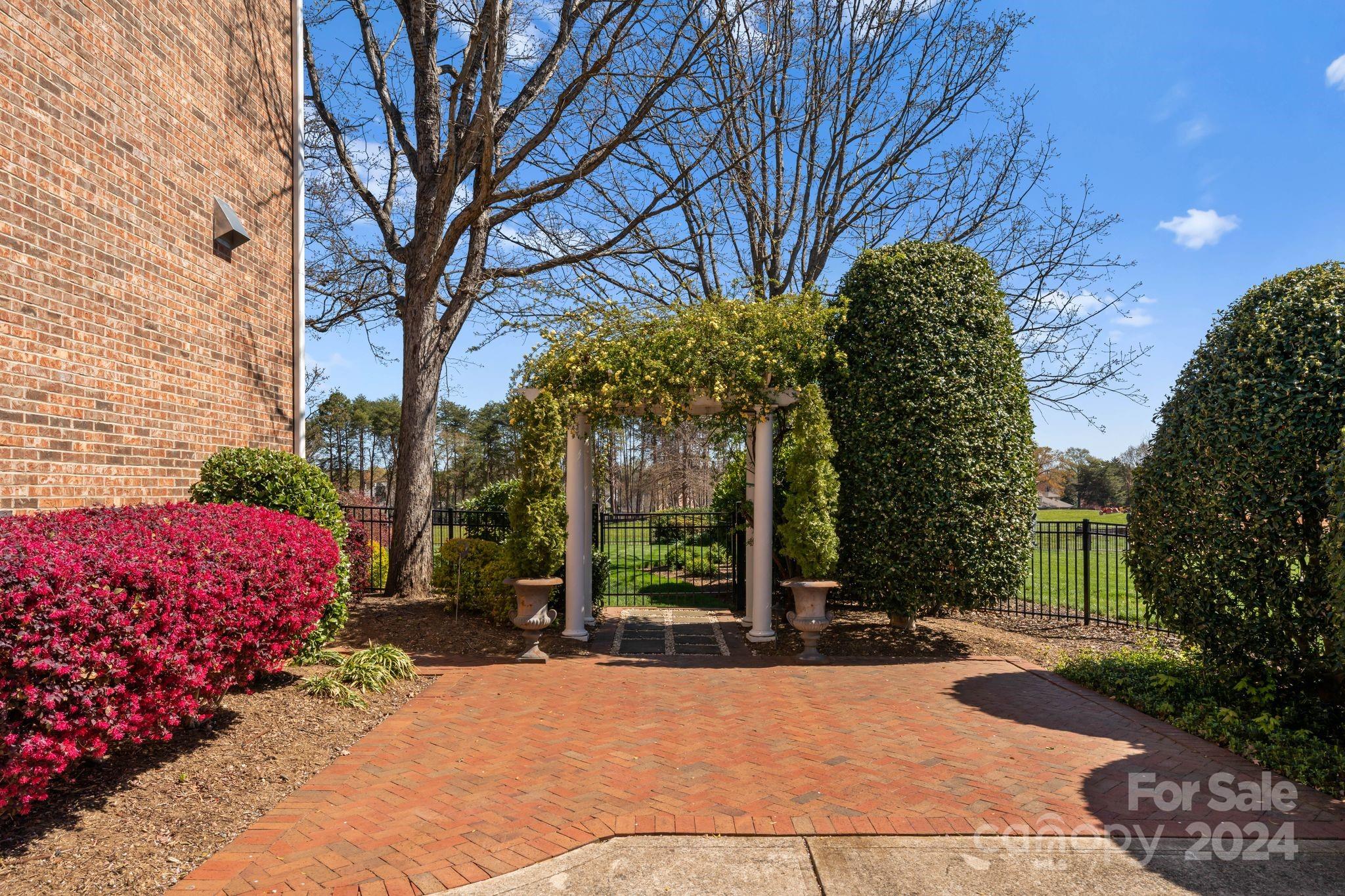 The Peninsula - Residential