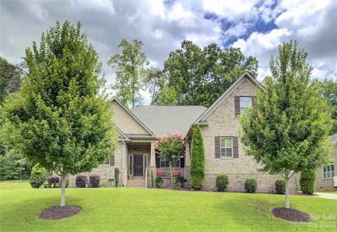 Photo of 16518 Crosshaven Drive, Charlotte, NC 28278 (MLS # 4056000)