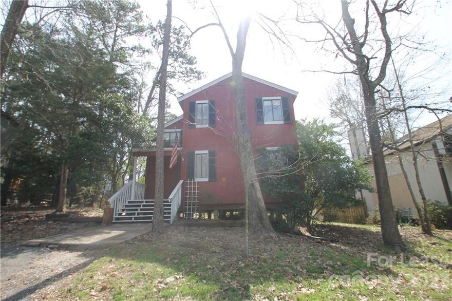 Cute 2 Story House Located in Tega Cay, SC off of Catamaran Drive, 2 Bedrooms (Upstairs), 1.5 Bathrooms, Beautiful new flooring, Open Foyer that leads to the 2 story Living Room with gas fireplace, Dining Room/Office, Kitchen with Range, Refrigerator, Dishwasher & Microwave. Laundry Area off of Kitchen (Washer/Dryer not warrantied). Private back yard with deck.
No Smoking/No Vaping. Call Owner for All Pet Permission. Maximum Occupants 4. Available NOW