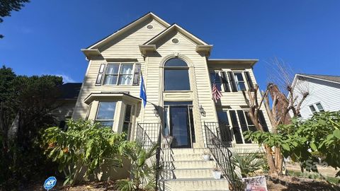 Photo of 4910 Foxbriar Trail, Charlotte, NC 28269 (MLS # 4317360)