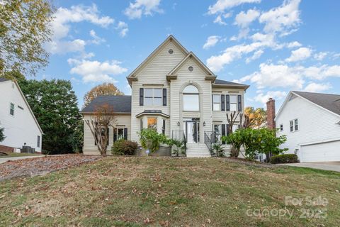4910 Foxbriar Trail Charlotte NC 28269