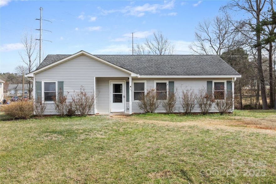 This wonderful home is in a quiet neighborhood with NO HOA! It is sold as-is. It's a traditional one-story home that features 3BR, 2BA, and an open and cleared backyard. RECENTLY RENOVATED WITH NEW CARPET, VINYL, AND PAINTED INTERIOR!! RECENT FULL MAINTANACE AND REPAIR ON HVAC.
 Bring us your offers!