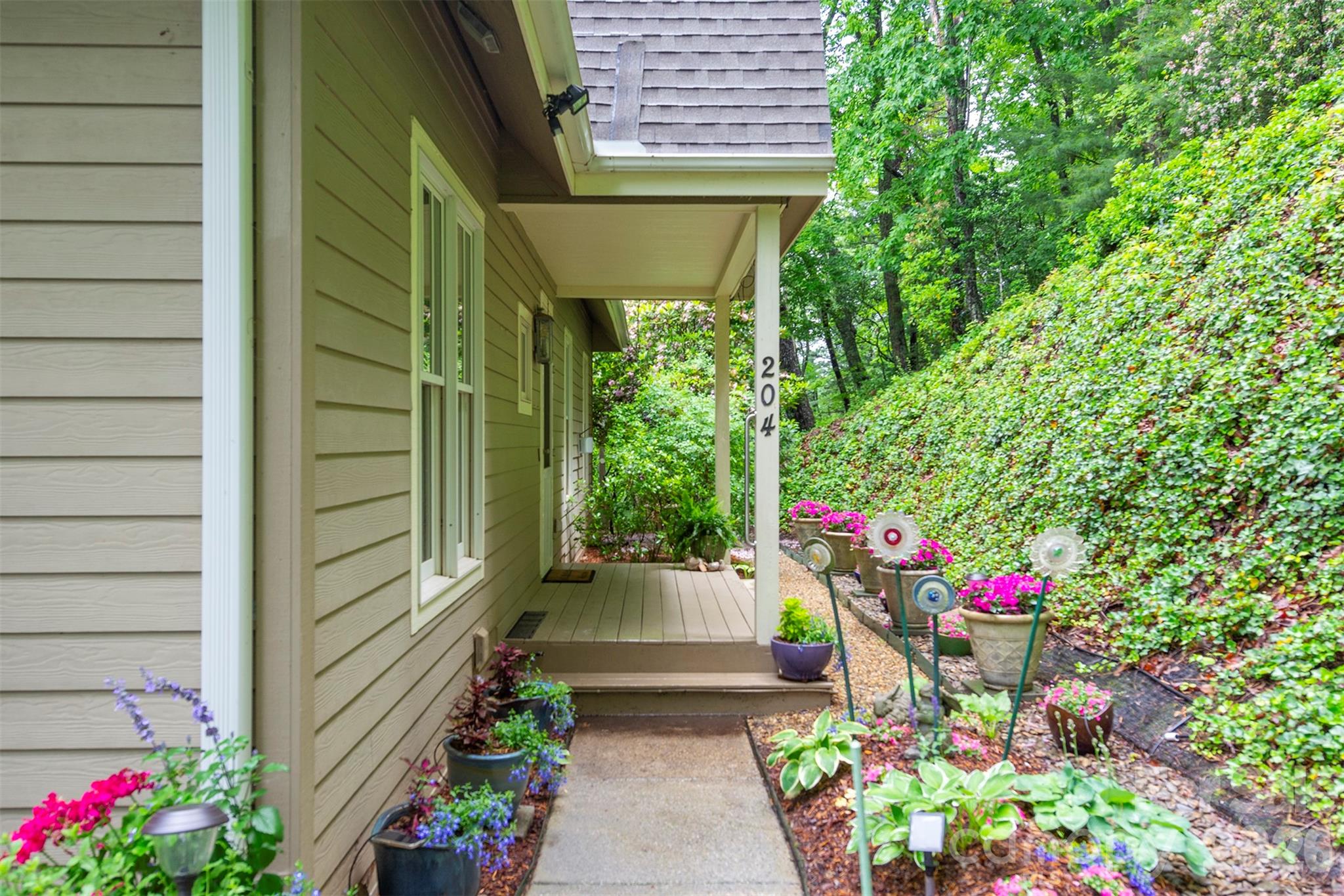 204 Briarcliff None 5