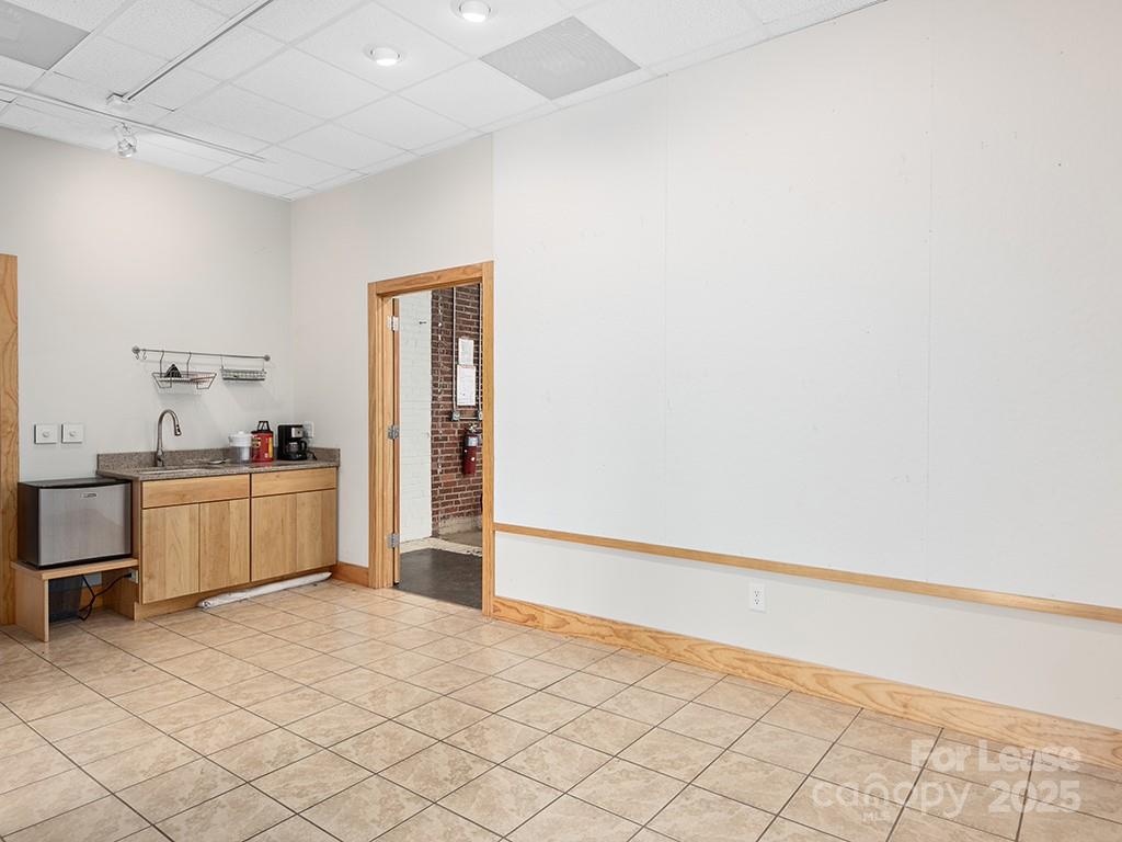 701 Oriole Drive Lease