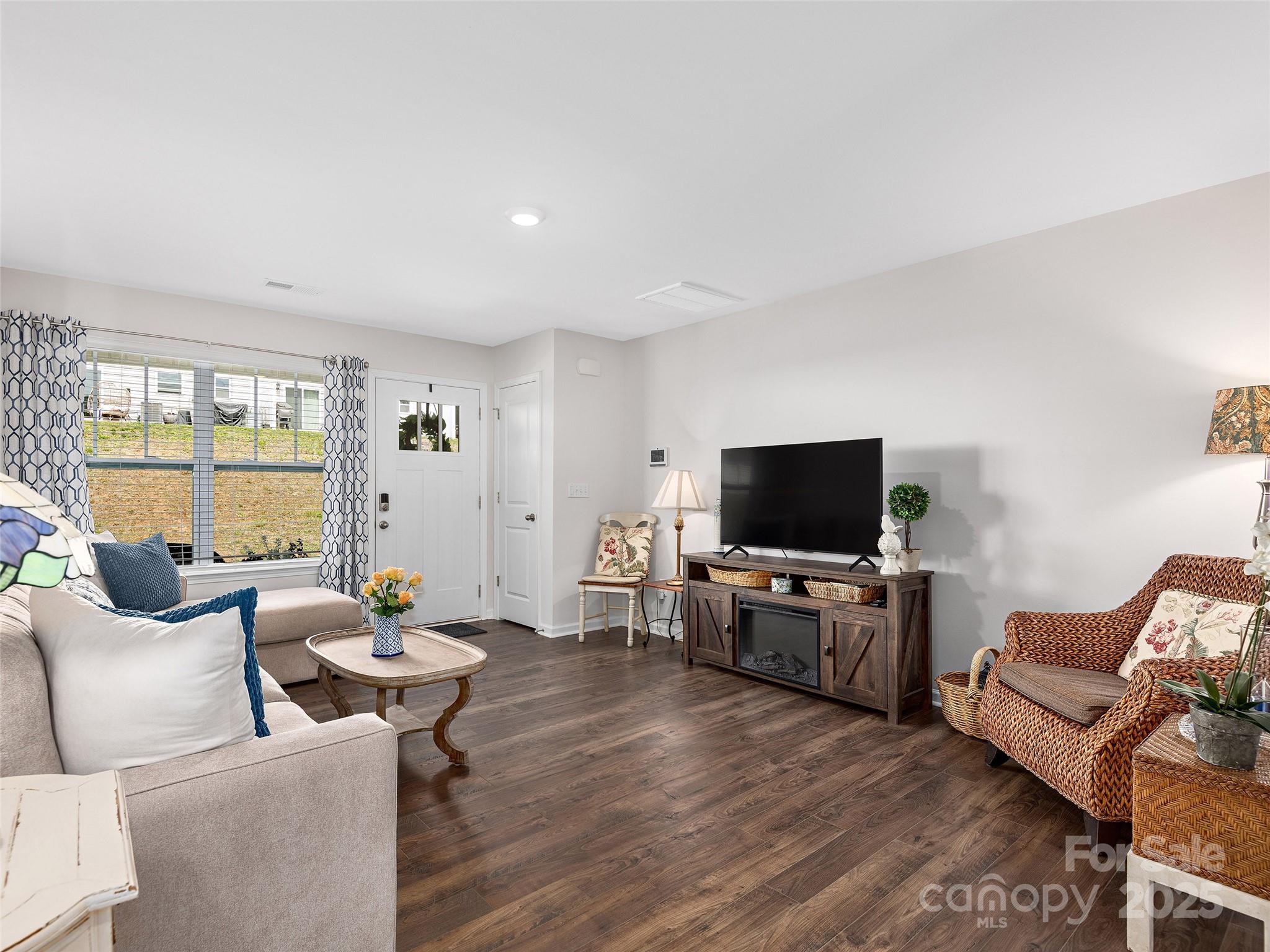109 Whispering Way
