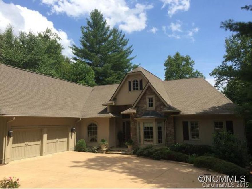 Absolutely immaculate and meticulously maintained custom home on a 1.44+/- acre level homesite in Straus Park. Adjoining a greenspace, this beautiful home features a light-filled open plan, 3 bedroom suites on the main level, two fireplaces, exquisite kitchen opening into a charming keeping room, handsome office, gracious master suite and bath, and covered back terrace with Brazilian hardwood floors.