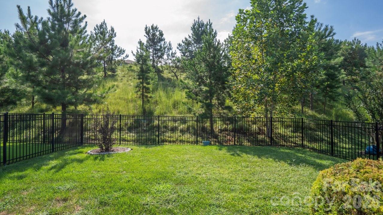 4927 Looking Glass Trail