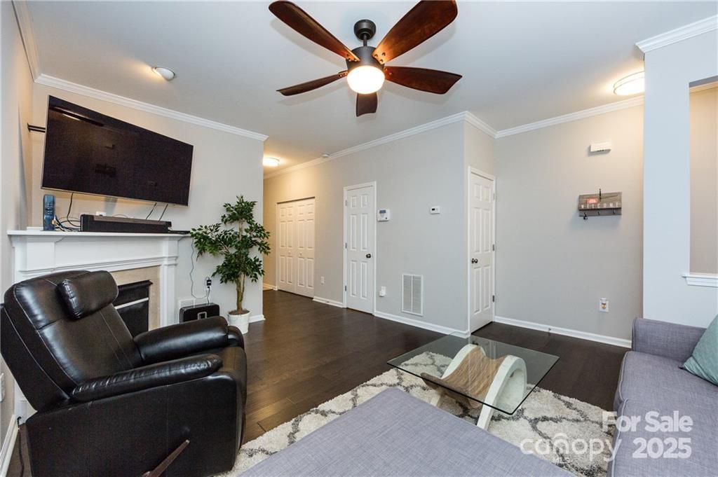 1265 E Woodlawn Road