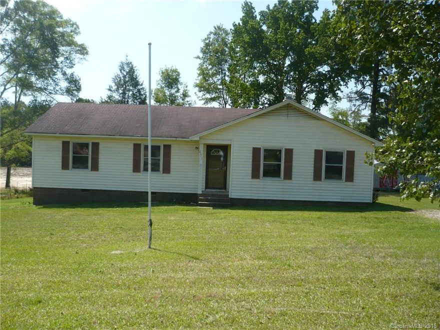 3BR, 2BA, vinyl siding, ranch style home on a .40 acre lot. Lancaster County water and sewer. Sold “As Is”. Foreclosure.