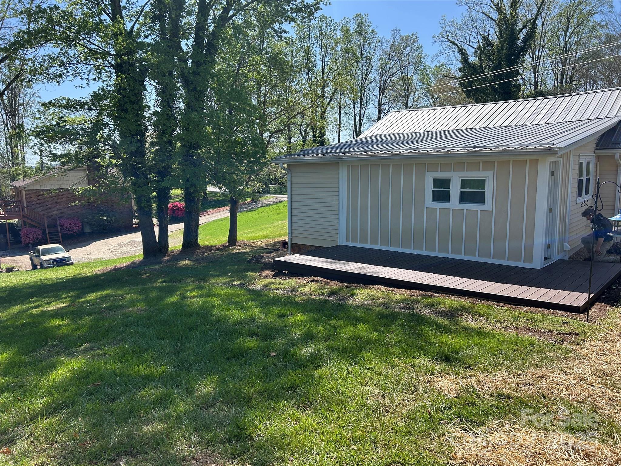 219 W Highland Avenue