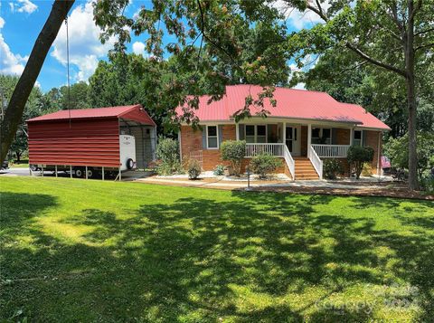 Single Family Residence in Sherrills Ford NC 7912 Barkley Road.jpg