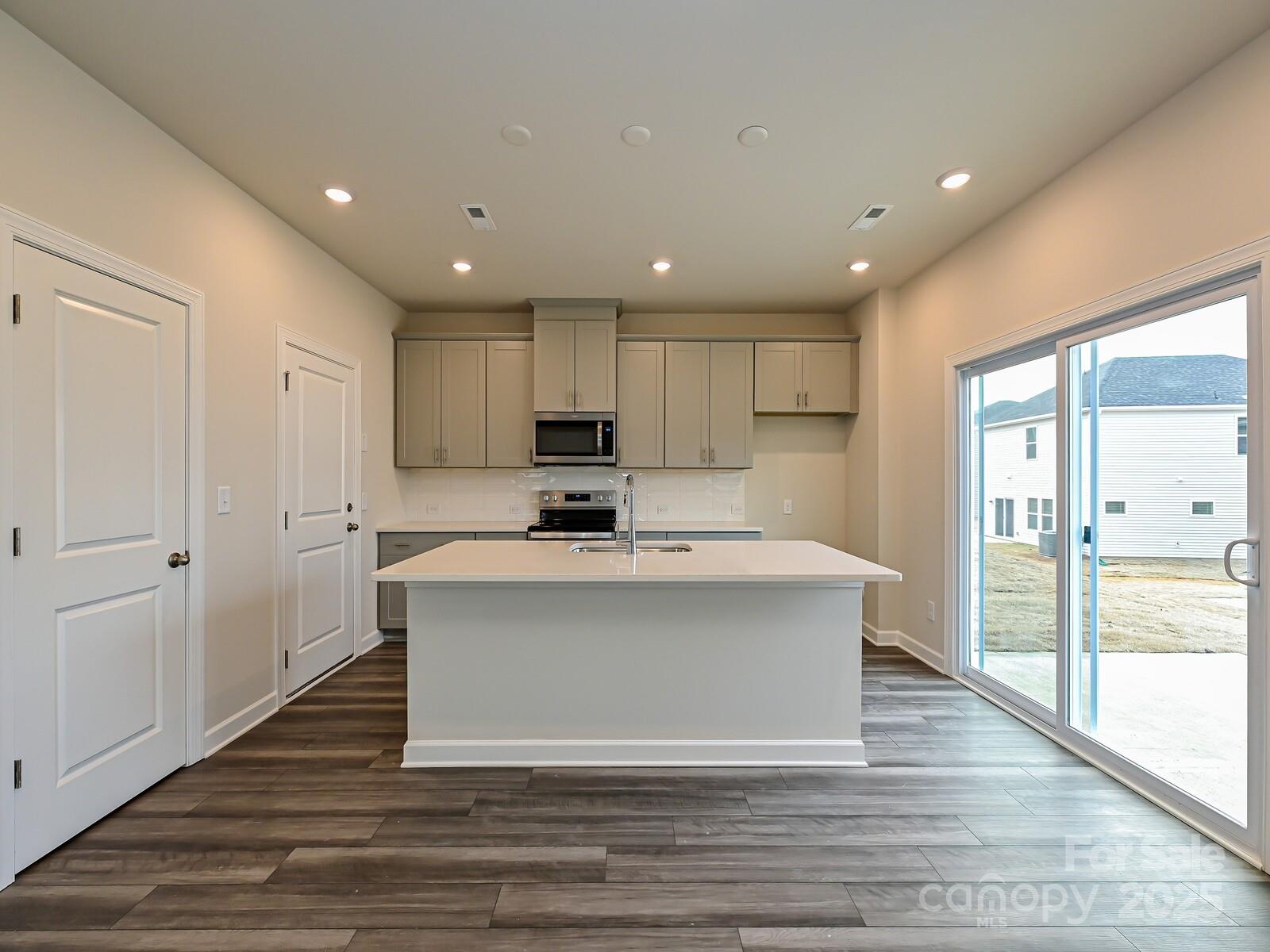 909 Smithcliffs Trail