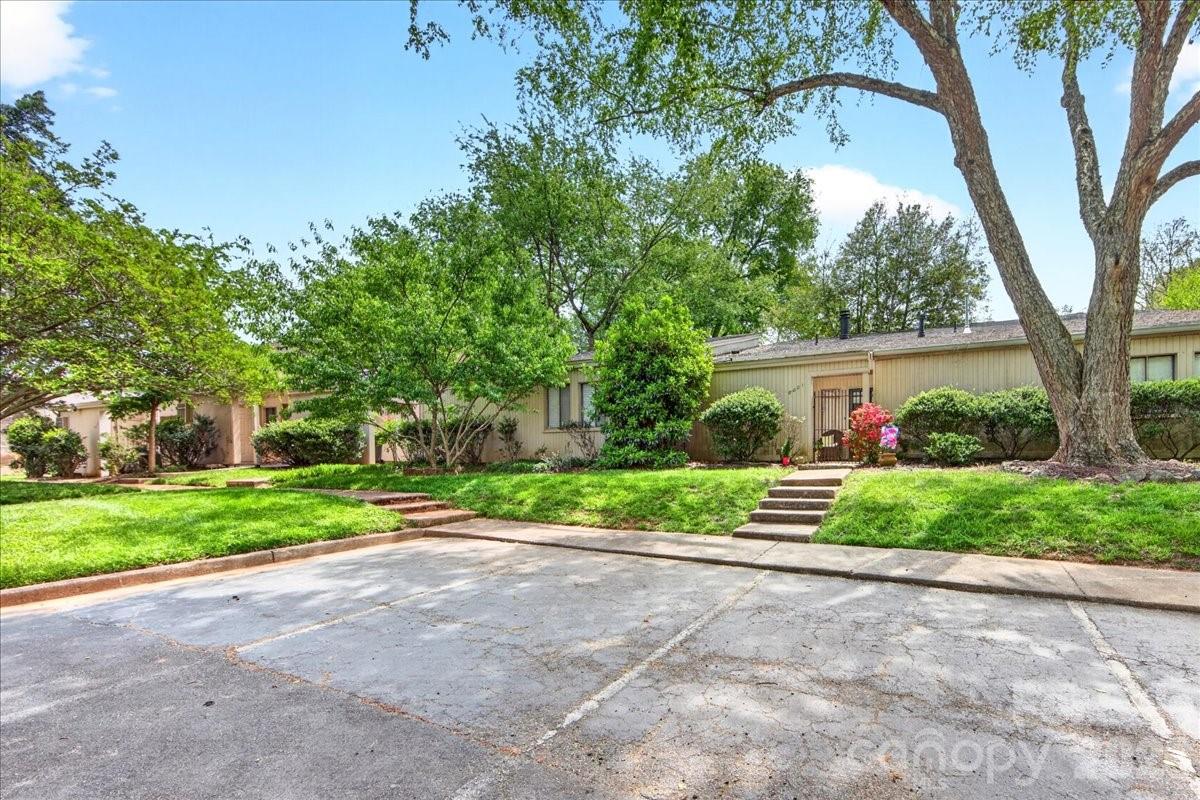 8007 Horse Chestnut Lane