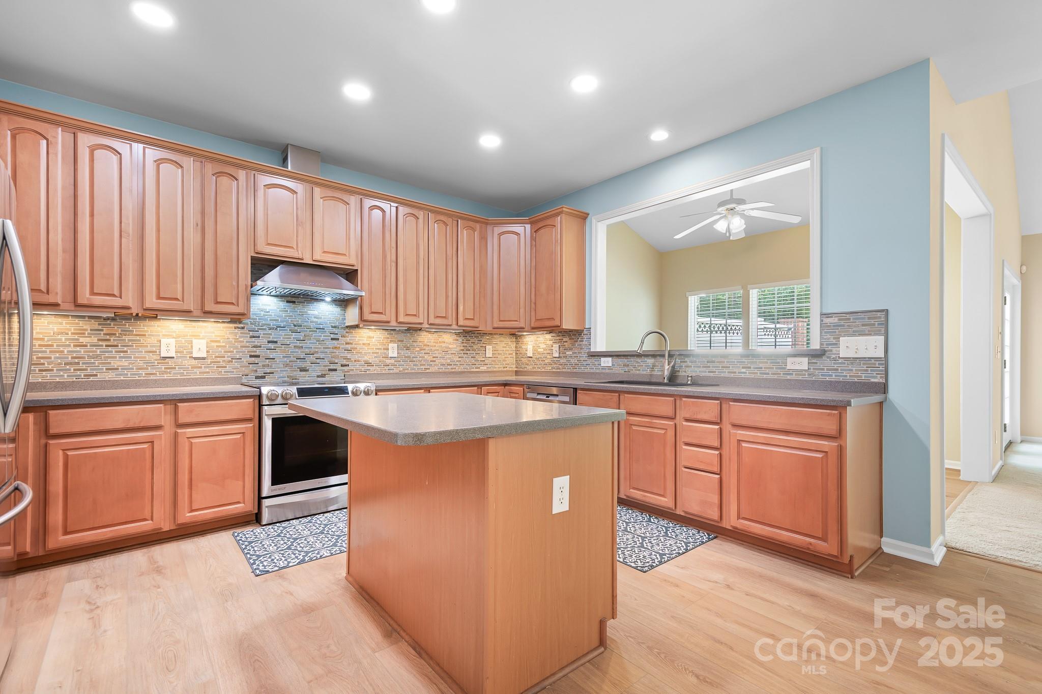 14661 Greenpoint Lane