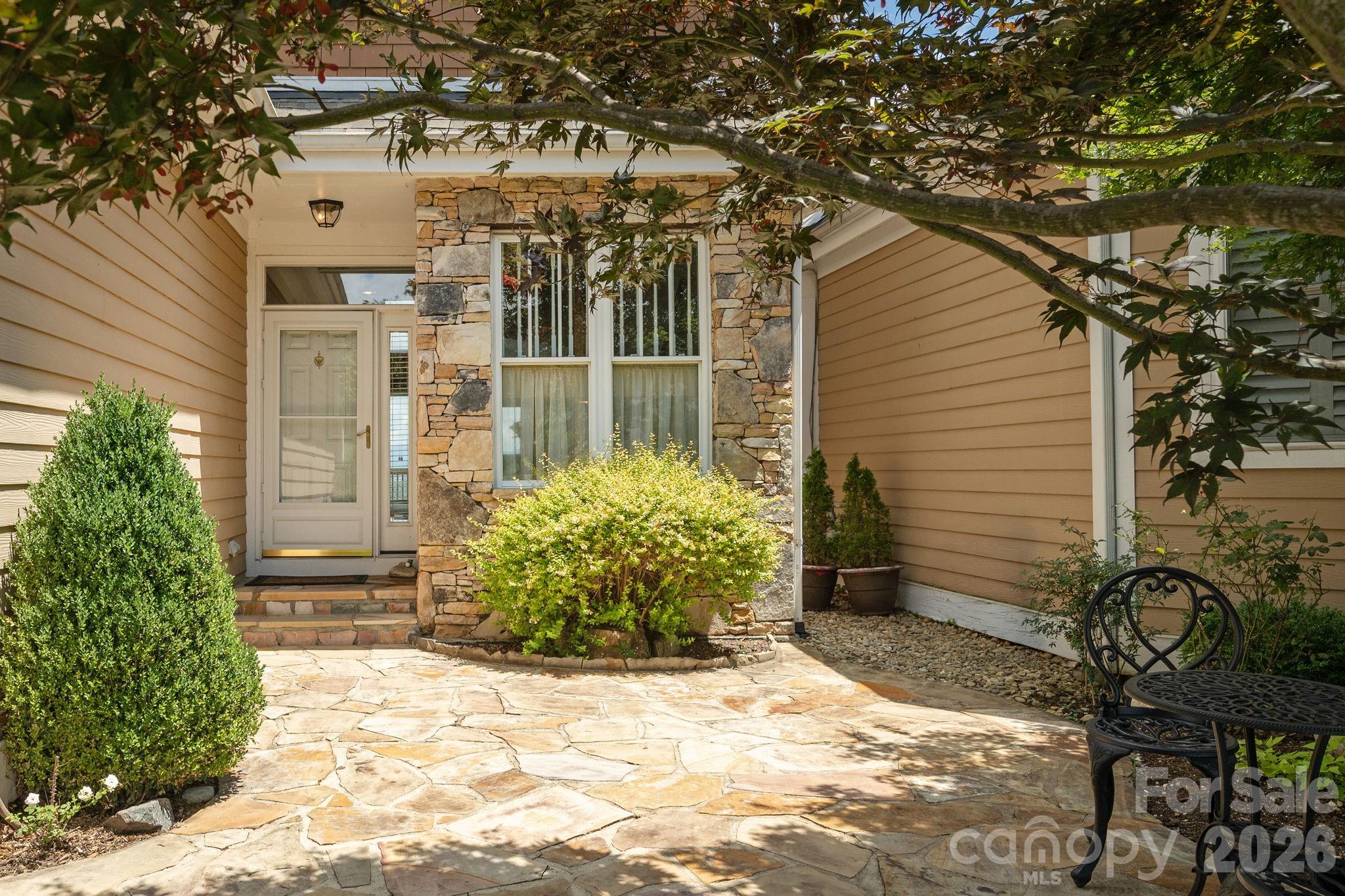 20 N Mission Hills Court