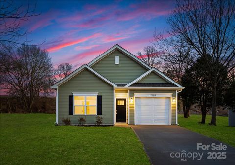 Photo of 1600 Oak Street, Charlotte, NC 28269 (MLS # 4302953)