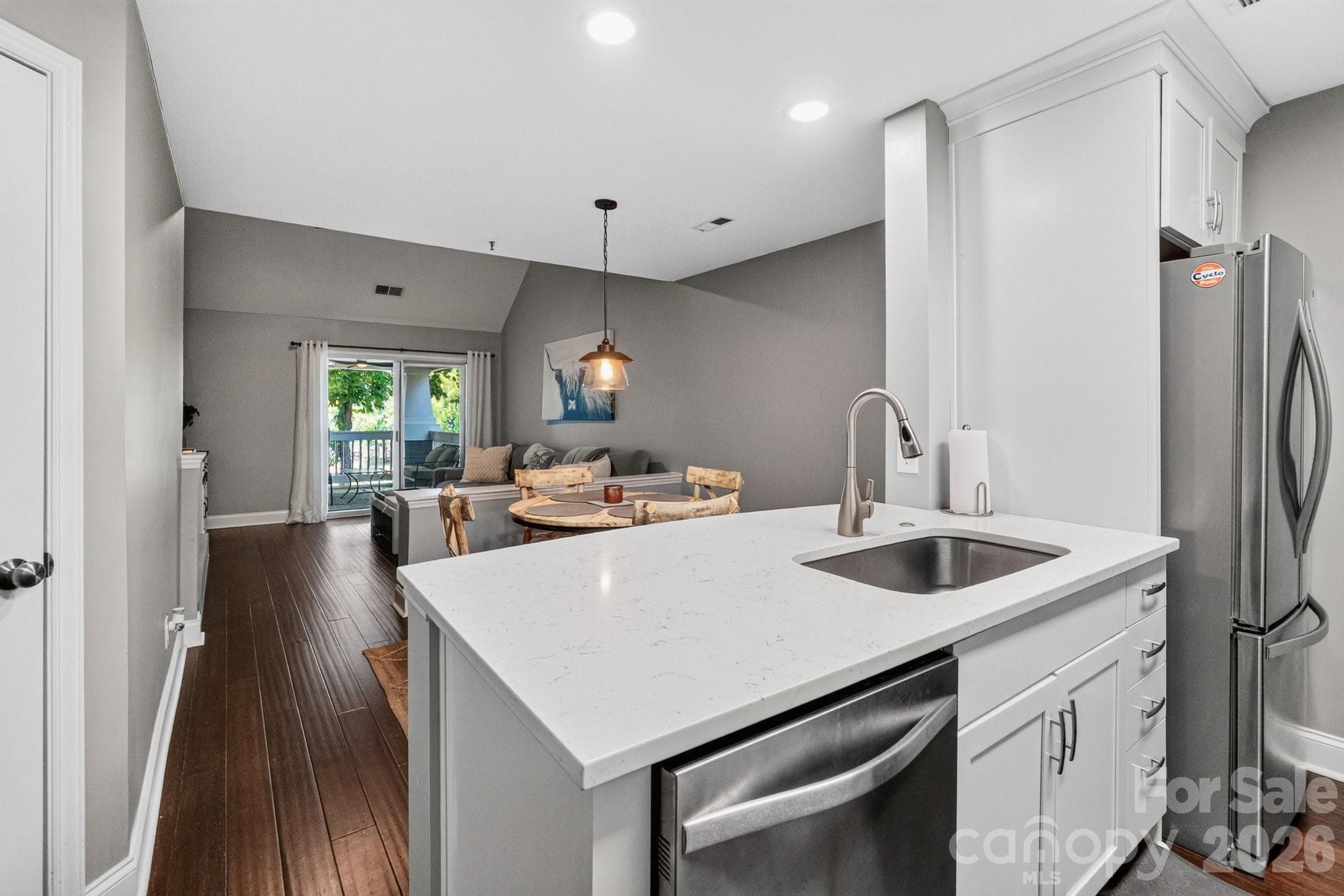 712 Southwest Drive