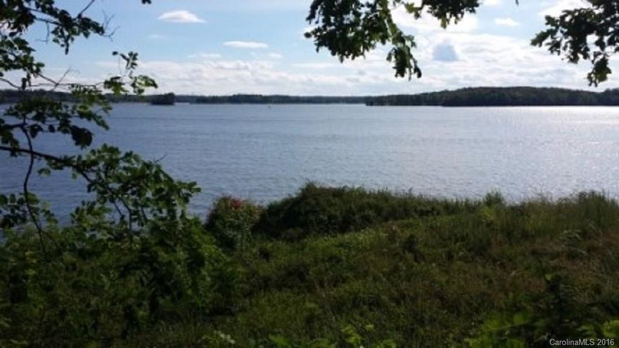 This lot has a floating dock with a lift.  Located on Snapper Point with great main channel views.