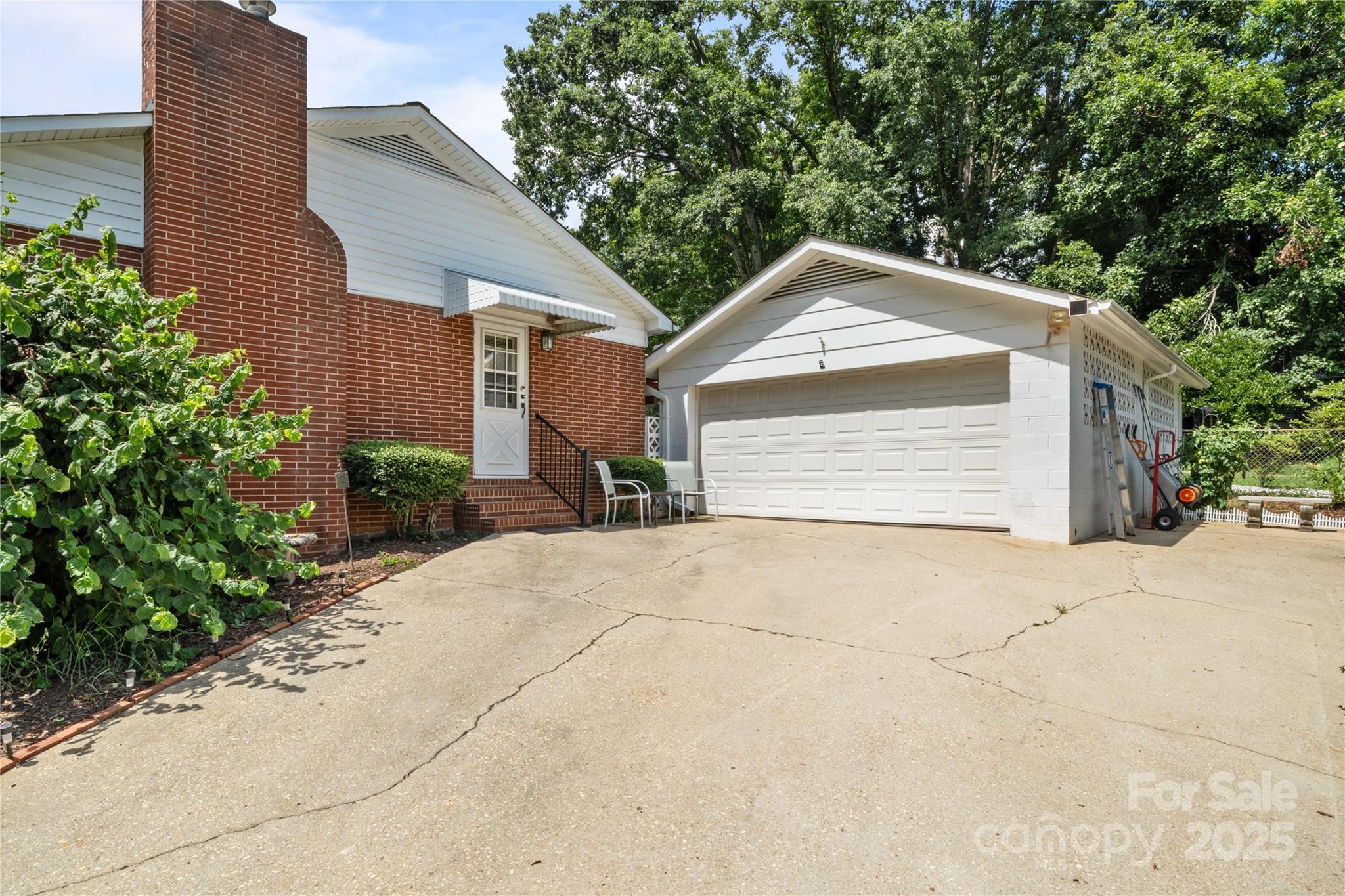 308 Taubrook Place NW