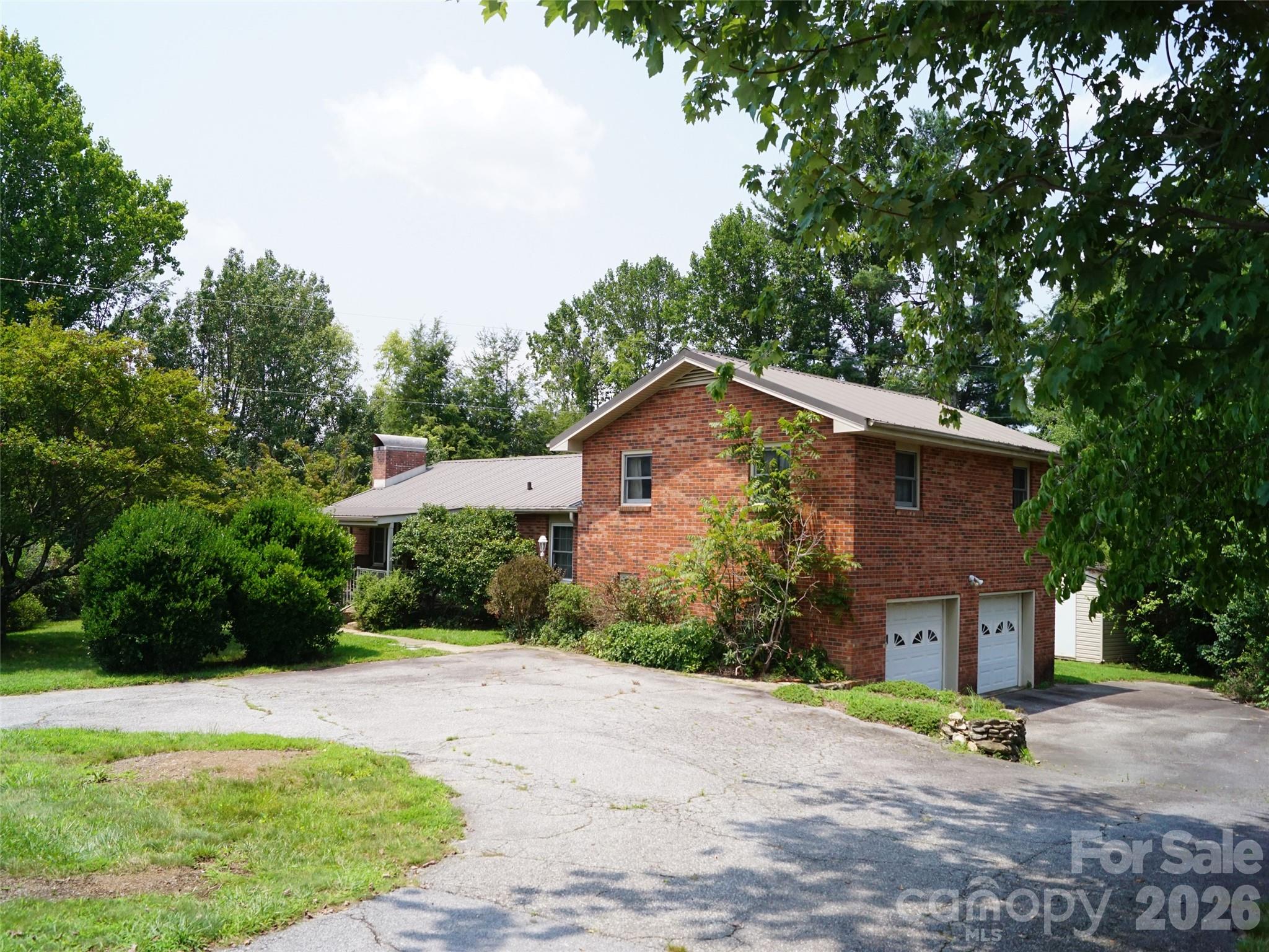 887 Upward Road