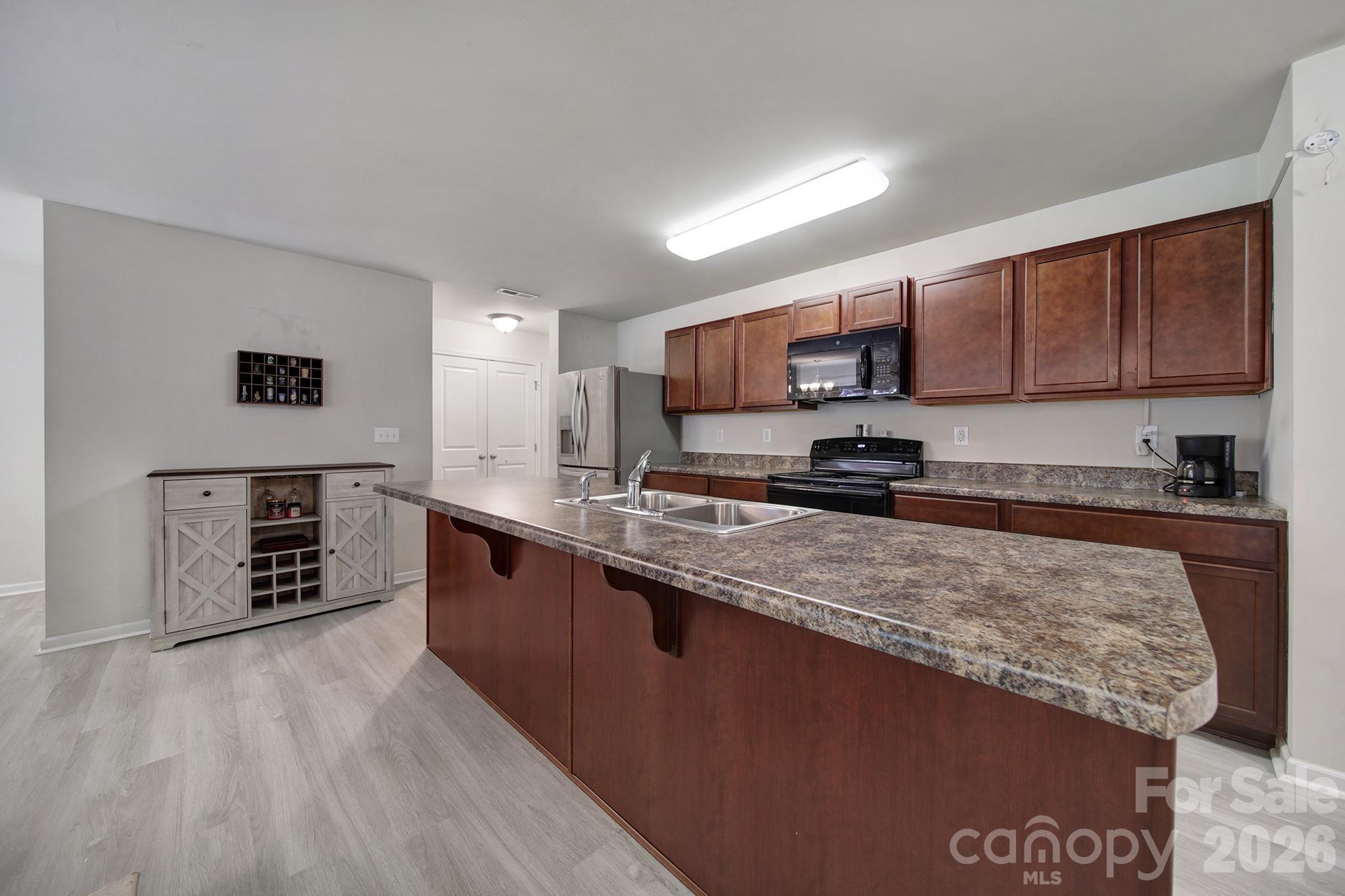 1611 Hooper Court